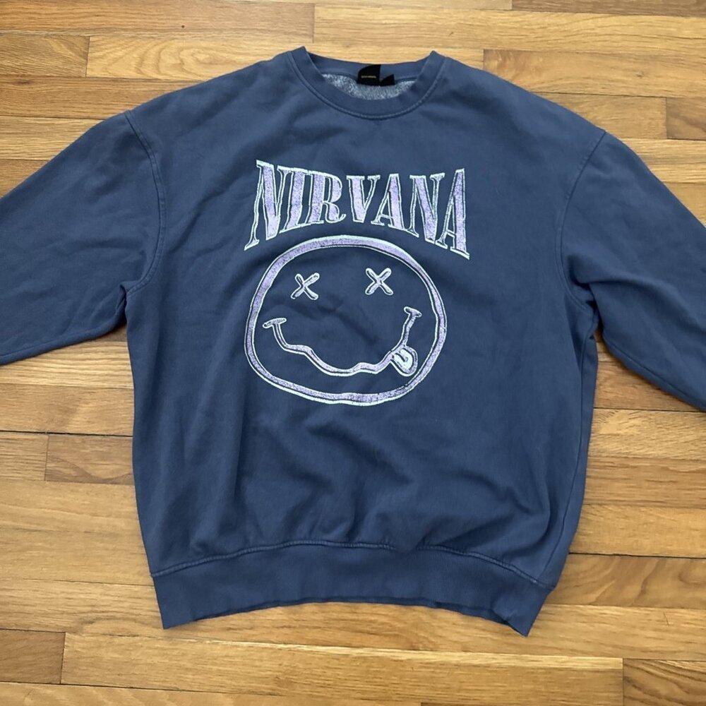 Nirvana Smiley Sweatshirt Purple Pullover Rock Band Sweater Graphic Size L - Picture 3 of 5